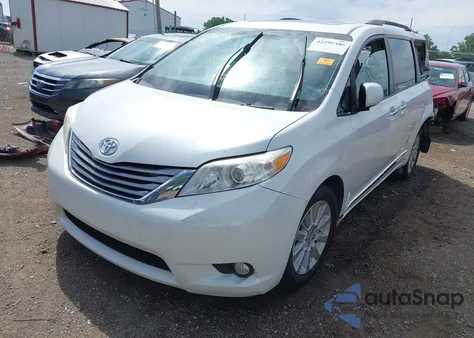 2015 Toyota Sienna Xle Premium 7 Passenger z USA, uszkodzony, nr VIN 5TDDK3DC9FS119513